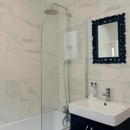 The Old Cooling House Holiday home Summer Bridge